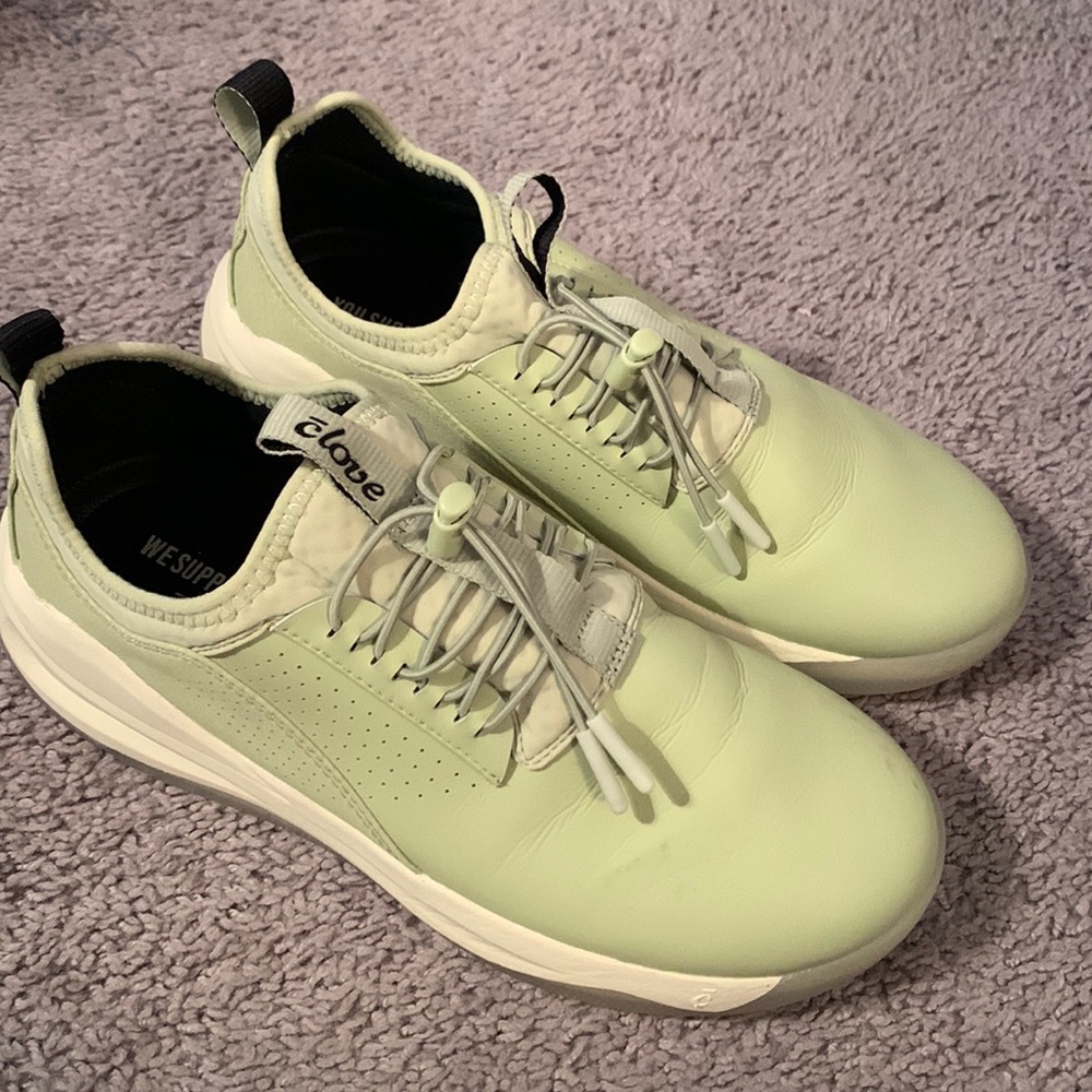 Clove Sneakers